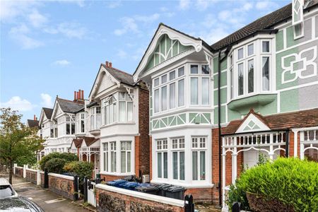 This beautifully designed, spacious two-bedroom period conversion offers over 1,000 sq. ft. of elegant living space on the ground floor of a charming property. - Photo 4