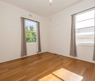 Cozy Home At A Convenient Location - Photo 2