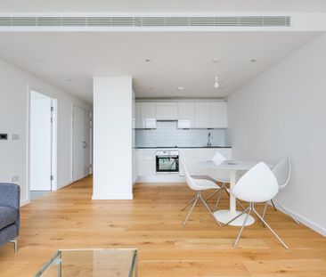 1 bedroom flat in the heart of White City. - Photo 3