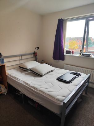 Room in a Shared House, Falconwood Way, M11 - Photo 1