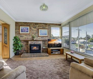 "Spacious Family Home" - Photo 2