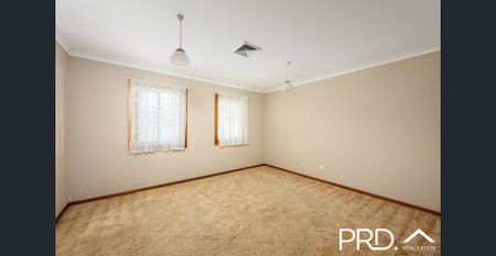 CLEAN & SPACIOUS 4 BEDROOM HOME - Photo 3