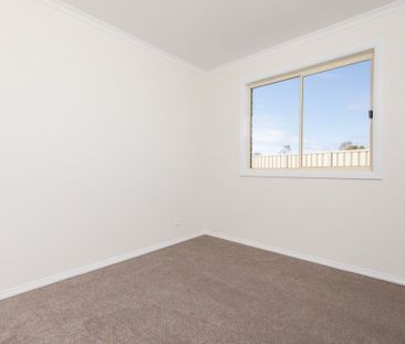 Neat 3 bedroom, 2 bathroom home - Photo 4