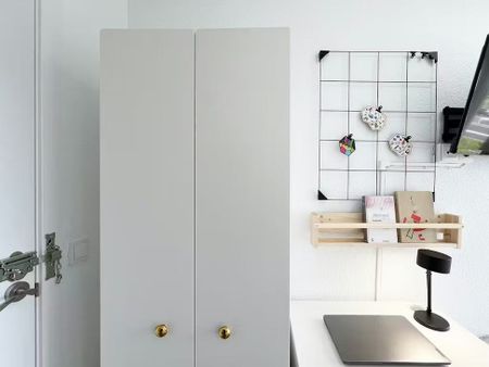 Calle de Ayllón, Madrid, Community of Madrid 28024 - Photo 2