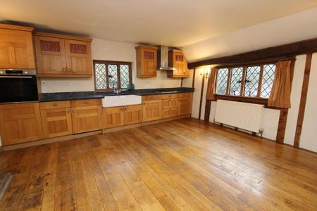 4 bedroom character property to rent - Photo 5