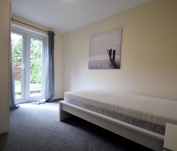 Buckingham Grove, Hillingdon, UB10 - Photo 1