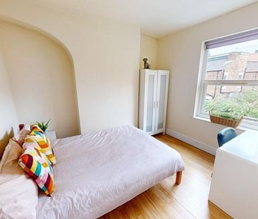 4 bedroom terraced house to rent - Photo 3