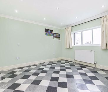 4 bedroom detached house to rent - Photo 6