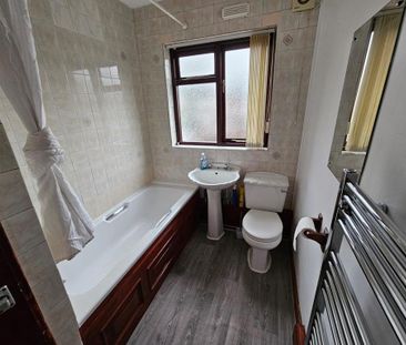 3 bedroom flat to rent - Photo 3