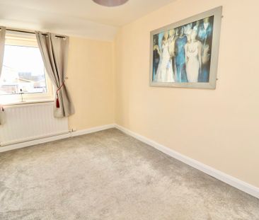 2 bedroom Mid Terraced House to let - Photo 5