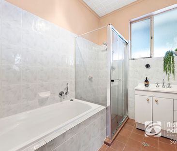 Spacious Family Home in Salisbury Plain - Photo 5