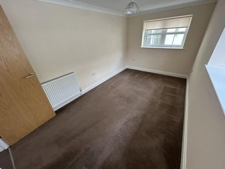 2 bedroom ground floor flat to rent - Photo 2