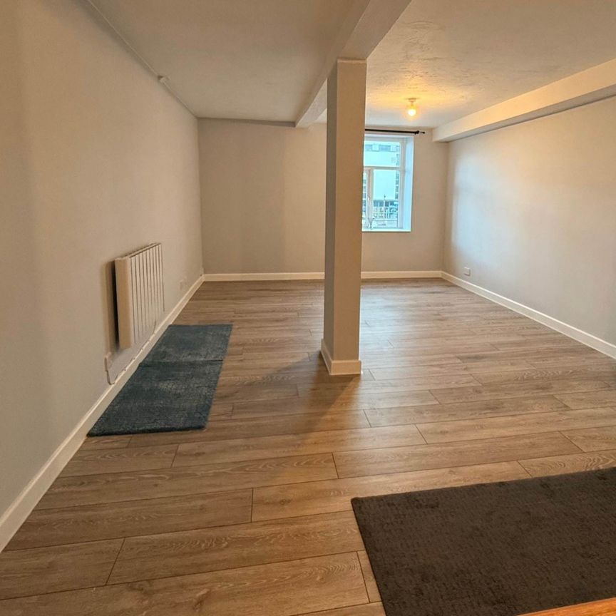 Price £850 pcm - Available Now - Unfurnished - Photo 1