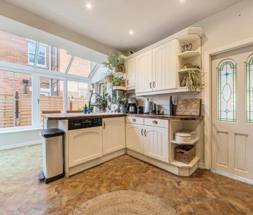 4 bedroom detached house to rent - Photo 5