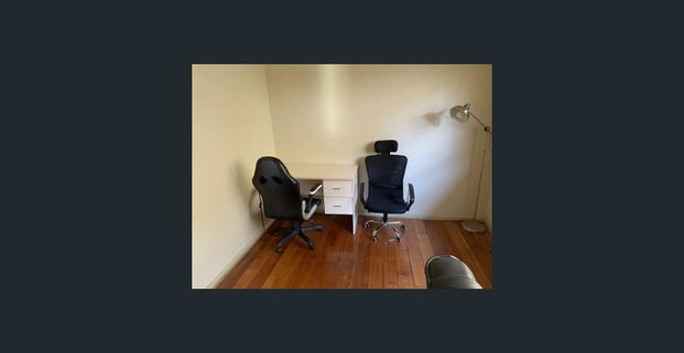 Comfort & Convenience in Notting Hill – 24 Risdon Drive - Photo 1