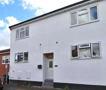 Woking, Surrey, GU21 - Photo 2