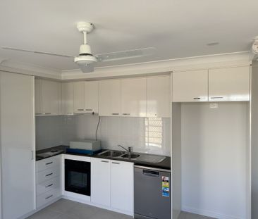 Modern 2-Bedroom Duplex! - Photo 3