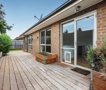 MODERN & SPACIOUS | LIGHT FILLED | WALK TO THE BEACH - Photo 2