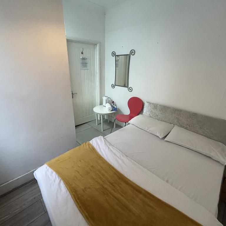 1 bedroom in a flat share to rent - Photo 1