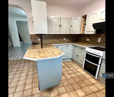 3 bedroom end of terrace house to rent - Photo 5