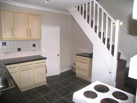 2 bedroom terraced house to rent - Photo 4