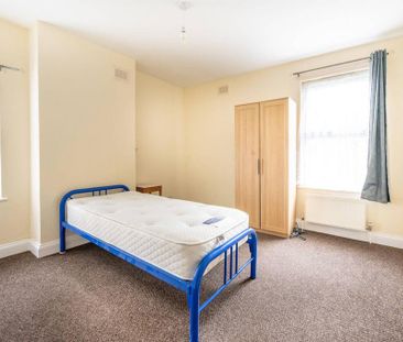 4 bedroom terraced house to rent - Photo 6