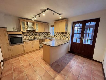 2 bedroom end of terrace house to rent - Photo 5