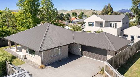 Modern Private Home - Photo 4