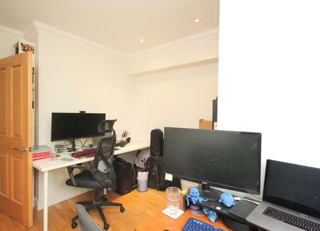 Maple Leaf Court, Broomfield Lane, Palmers Green, N13 - Photo 4