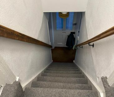 Room 1, 25 Springfield Road, Guildford, Surrey GU1 4DW - Photo 1