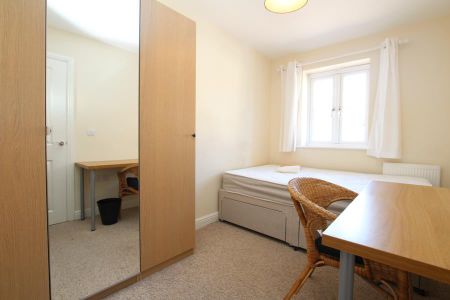 7 bedroom terraced house to rent - Photo 2