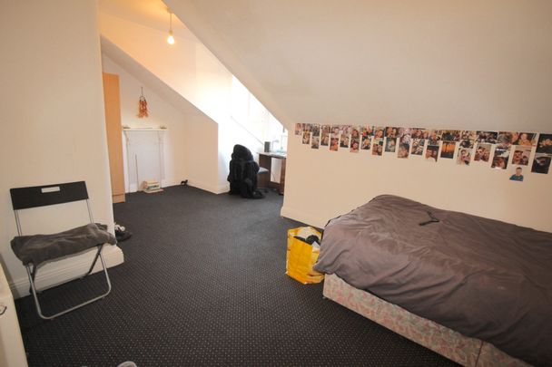 9 Bed - 213 Belle Vue Road, Woodhouse, Leeds - LS3 1HG - Student - Photo 1