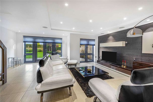 Exceptional six bedroom luxury residence in Bowdon with gym, cinema, sauna, CCTV, media system and dual level stacking double garage - Photo 1