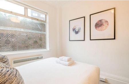 Strathmore Court, 143 Park Road, Regents Park, London, NW8 7HY - Photo 5