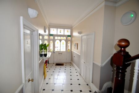 2 Bed Flat, Perry Vale, SE23 - Photo 4