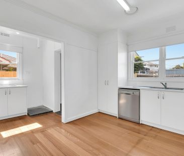 Comfortable Family Home in a Well-Connected Heidelberg West Location - Photo 5