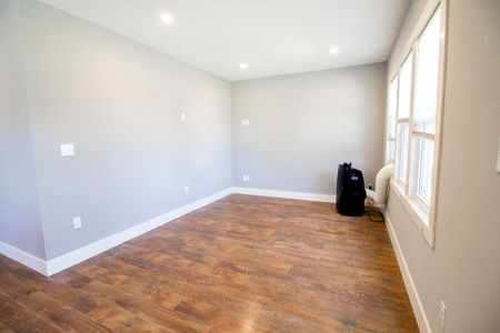 ALL INCLUSIVE 2 BEDROOM UPPER UNIT IN WELLAND!! - Photo 2