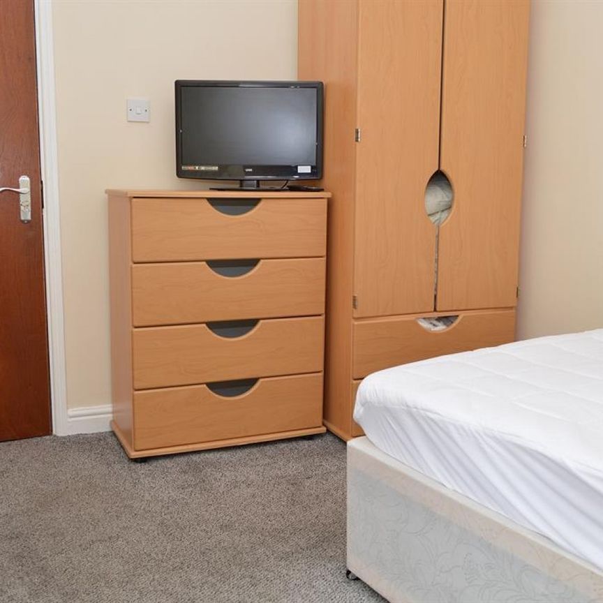 1 bedroom Flat To Let - Photo 1