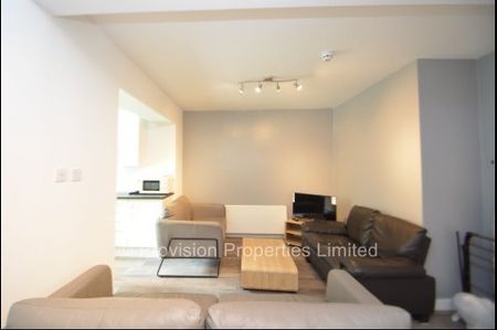 6 Bedroom Houses in Headingley - Photo 2