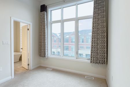 For Lease - 33 Millman Lane, Richmond Hill, Ontario - Photo 2