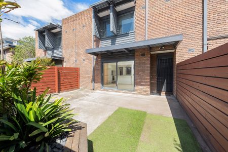 7/201 Graham Street, Port Melbourne VIC 3207 - Townhouse For Rent | Domain - Photo 5