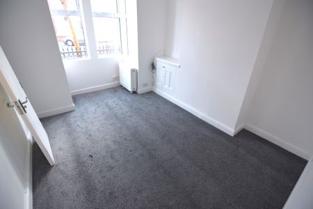 To Let 2 Bed Ground Floor Flat - Photo 3