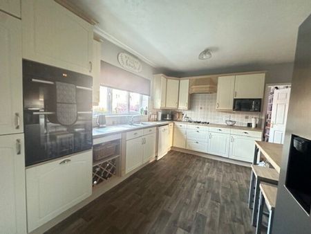 Beaulieu Drive, Stone Cross - Photo 5