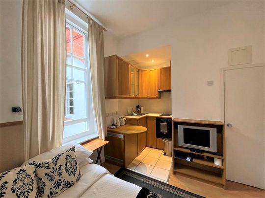 Fulham Palace Road, London - Photo 1