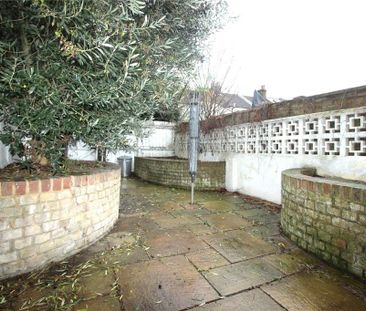 2 bedroom end of terrace house to rent - Photo 5