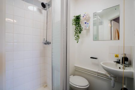 Standard Ensuite - Photo 5