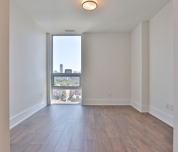 Stunning 1 Bedroom + Den with walk out to Balcony at 80 Vanauley St.! - Photo 2