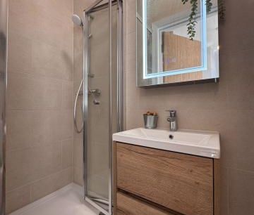Studio Apartment, 1 bath, 1 reception Flat - Photo 5