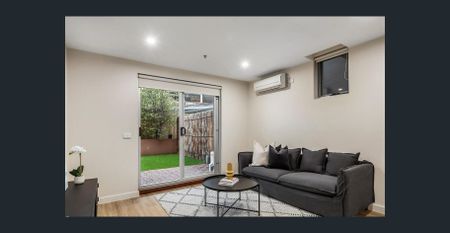 Contemporary Lifestyle, Convenient Location with an Expansive Courtyard - Photo 3