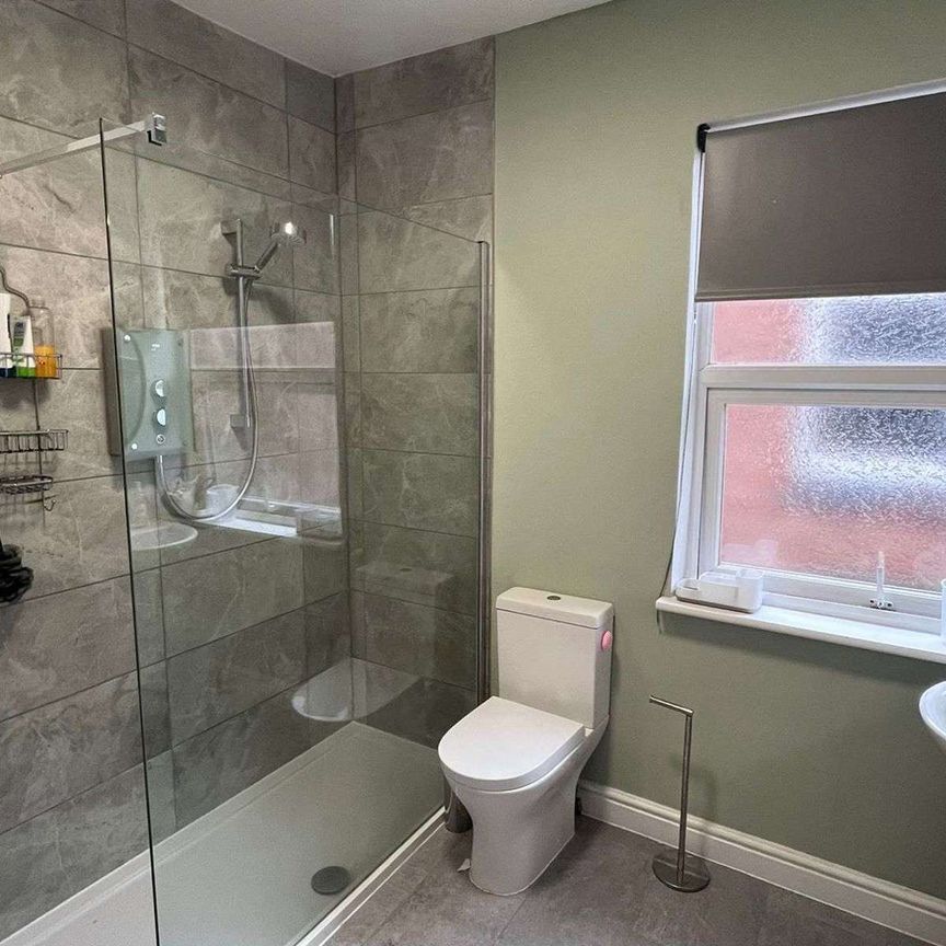 Modern Professional House Share Room 3 - Photo 1